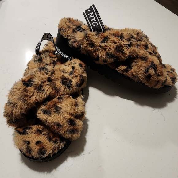 Madden NYC Soft Faux Leopard Fur Platform Sandals / Slippers Women's Size 9 EUC - Picture 1 of 10